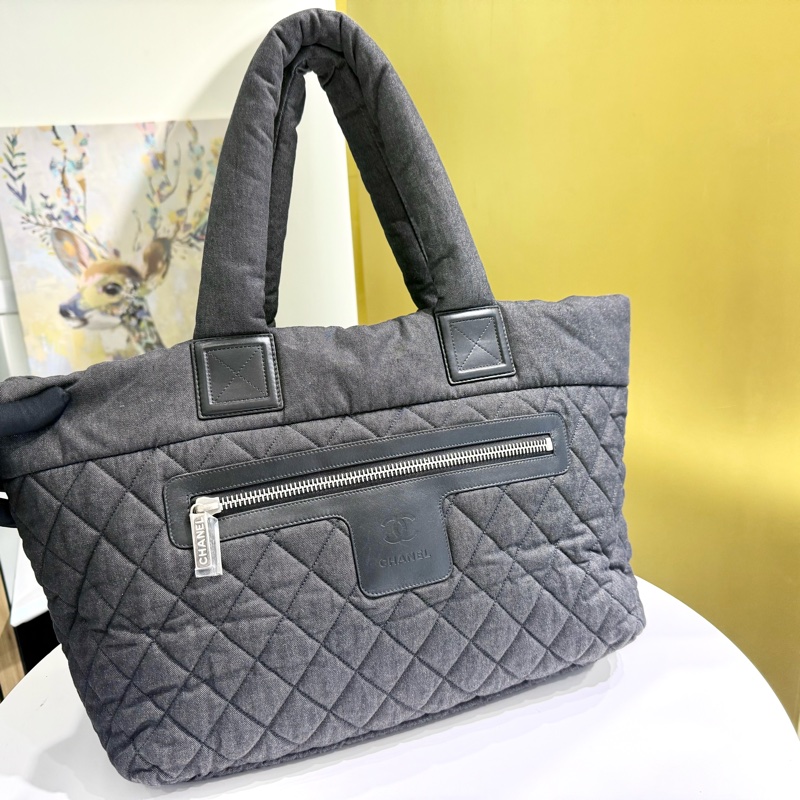 CHANEL 灰色丹寧Cocoon系列手提空氣包-4