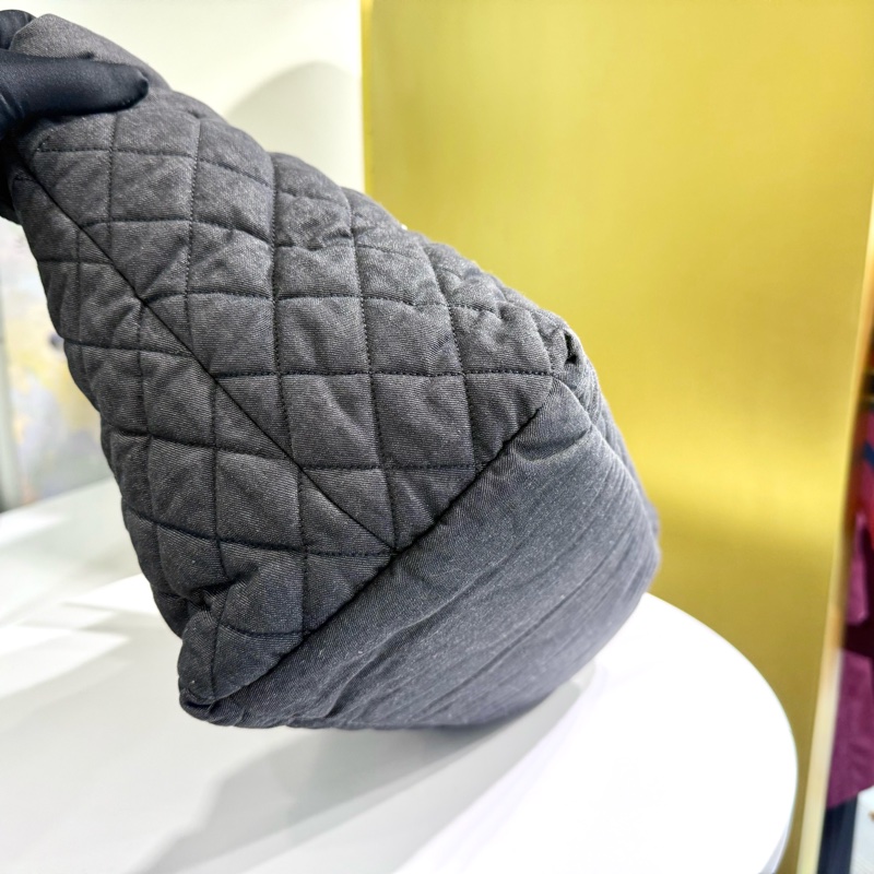 CHANEL 灰色丹寧Cocoon系列手提空氣包-7