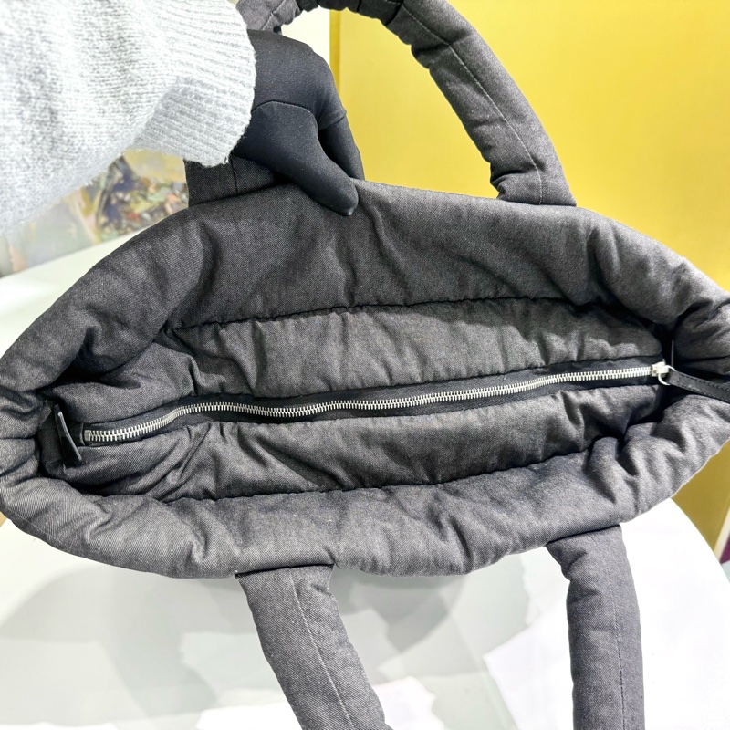 CHANEL 灰色丹寧Cocoon系列手提空氣包-8