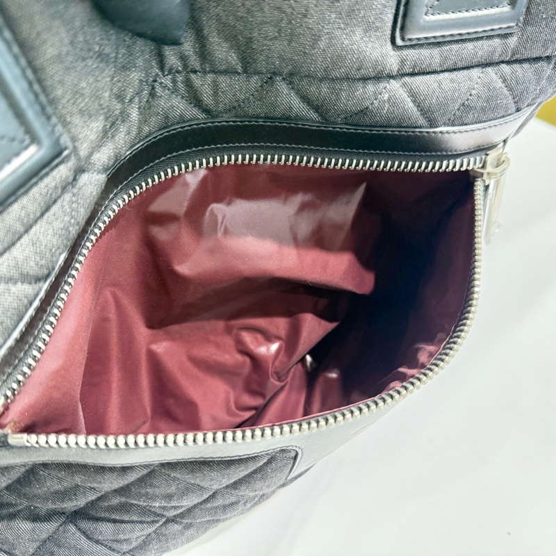 CHANEL 灰色丹寧Cocoon系列手提空氣包-12