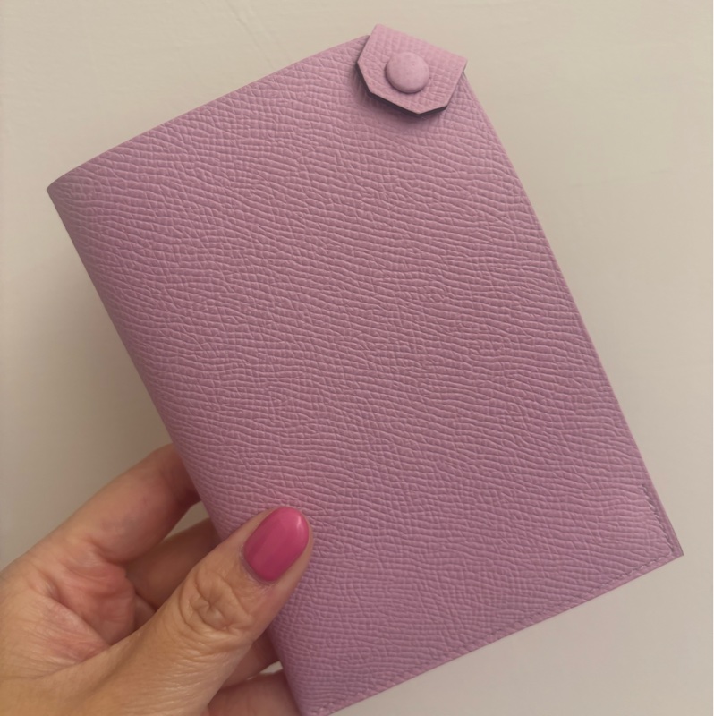 現貨商品 全新商品 台灣專櫃 正貨商品 Hermes 錦葵紫X9護照套-5