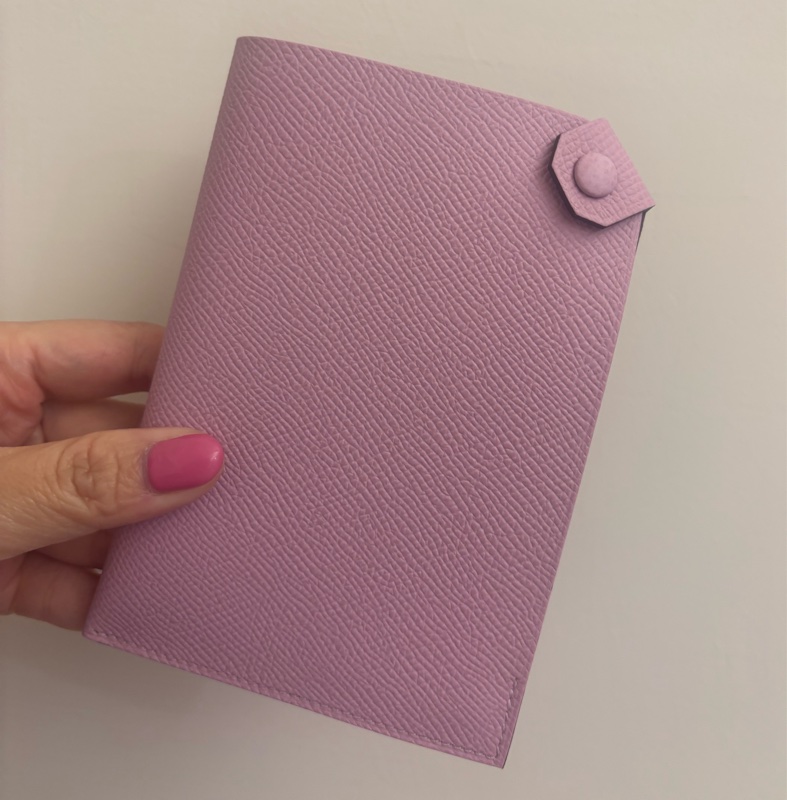 現貨商品 全新商品 台灣專櫃 正貨商品 Hermes 錦葵紫X9護照套-6