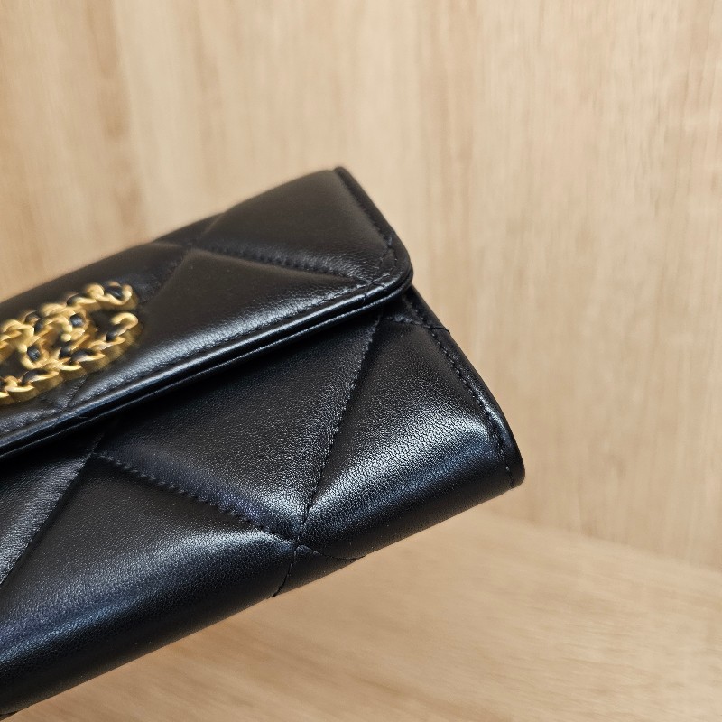 [19就是耐看☺️] Chanel黑19系列霧金釦中夾-2