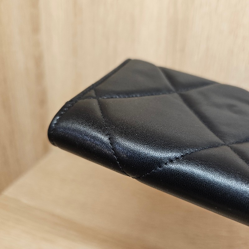 [19就是耐看☺️] Chanel黑19系列霧金釦中夾-7