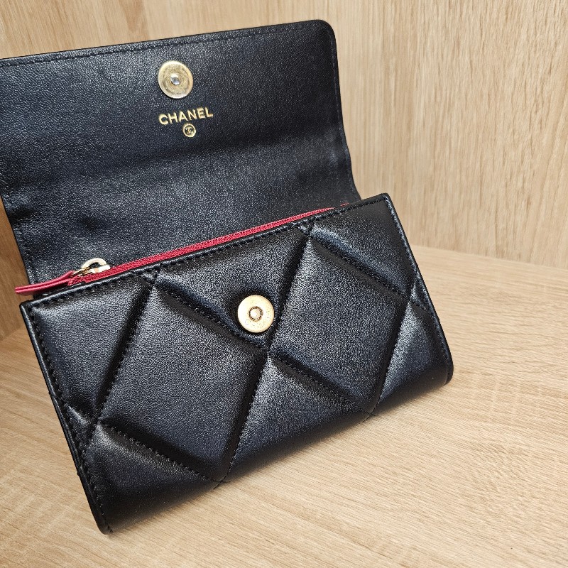 [19就是耐看☺️] Chanel黑19系列霧金釦中夾-8