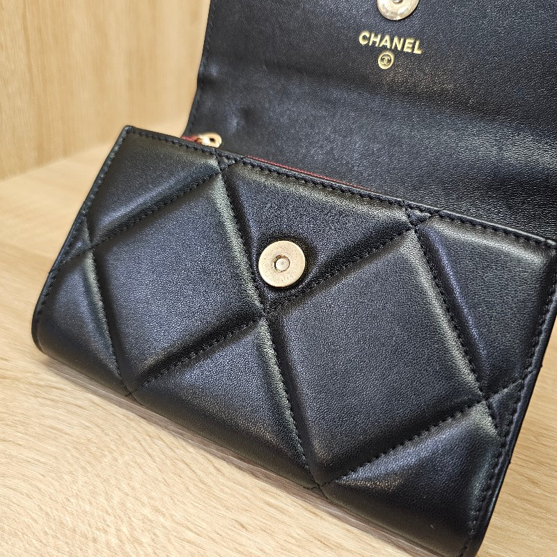 [19就是耐看☺️] Chanel黑19系列霧金釦中夾-11