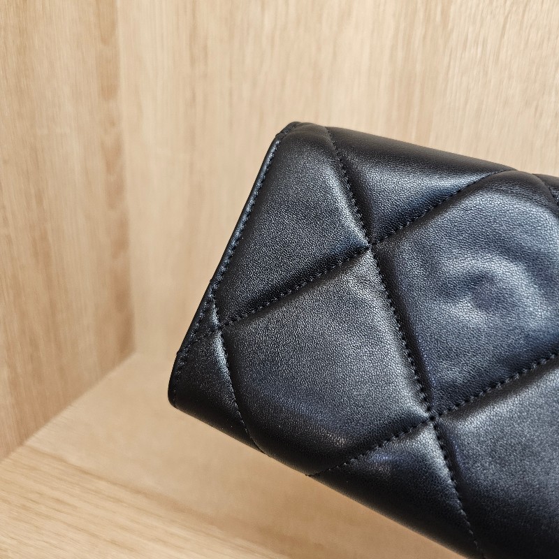 [19就是耐看☺️] Chanel黑19系列霧金釦中夾-19