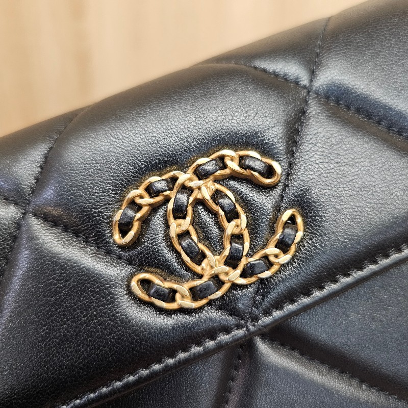 [19就是耐看☺️] Chanel黑19系列霧金釦中夾-22