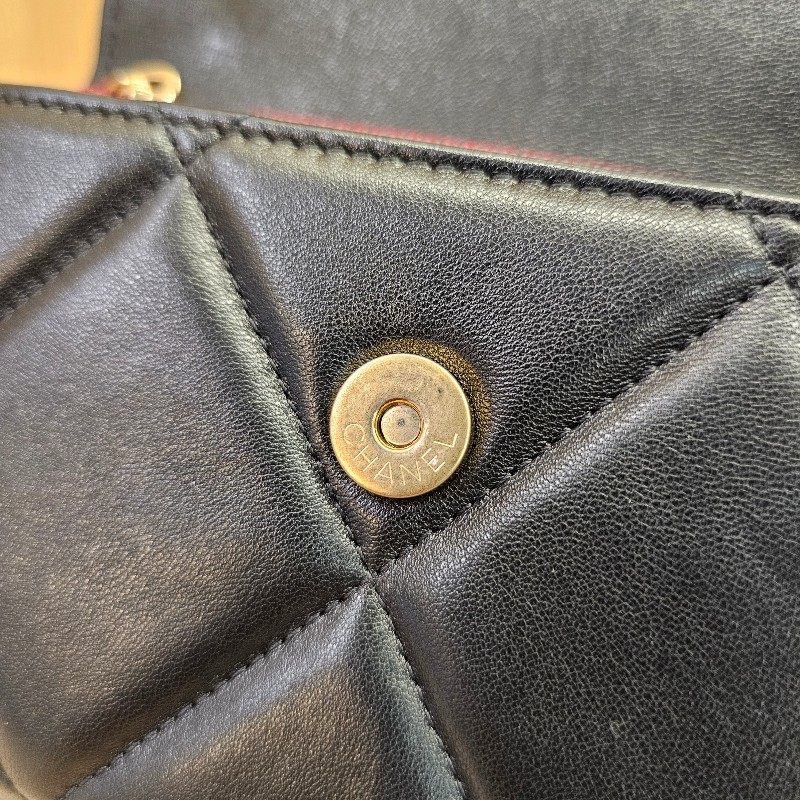 [19就是耐看☺️] Chanel黑19系列霧金釦中夾-24