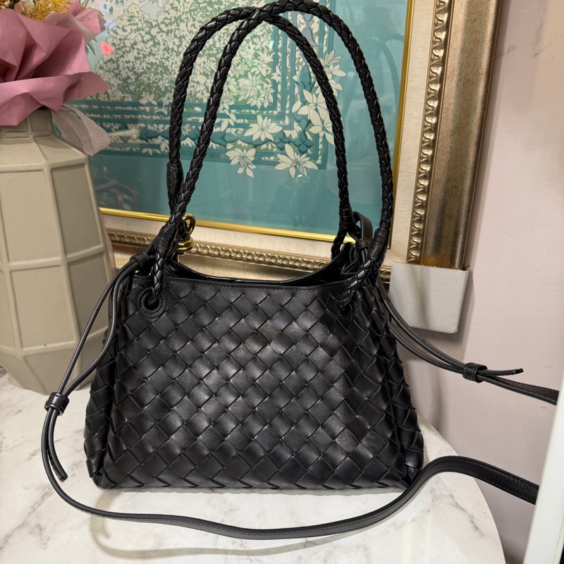 BV 黑羊皮細編織Barachute金釦肩斜背包835921VCPPT1019-1