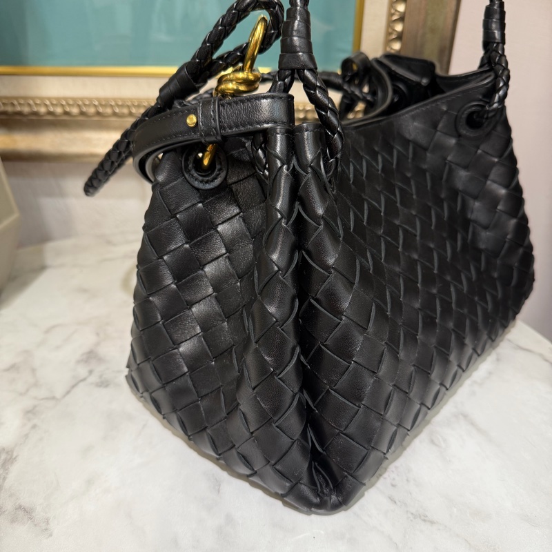 BV 黑羊皮細編織Barachute金釦肩斜背包835921VCPPT1019-3