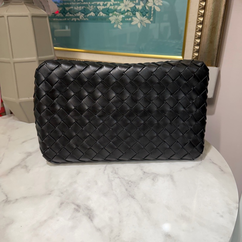 BV 黑羊皮細編織Barachute金釦肩斜背包835921VCPPT1019-4