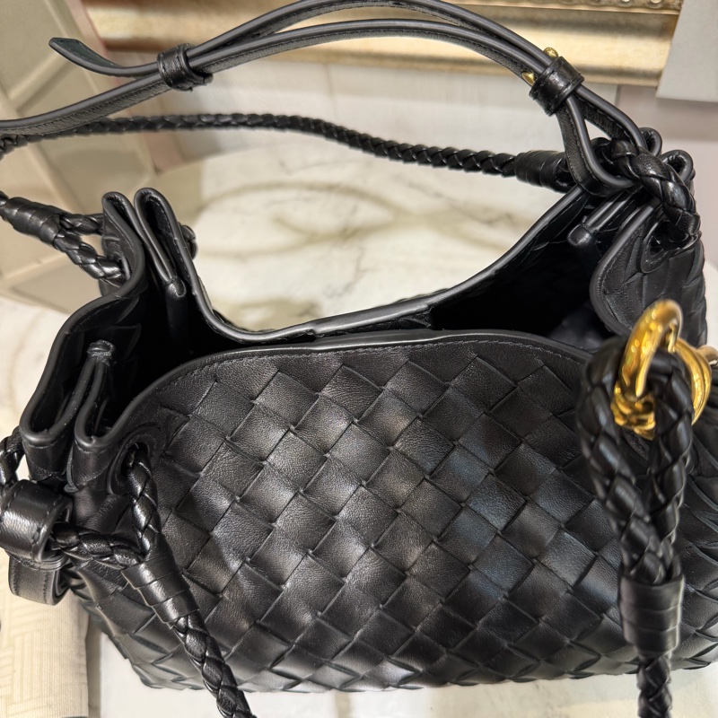 BV 黑羊皮細編織Barachute金釦肩斜背包835921VCPPT1019-7