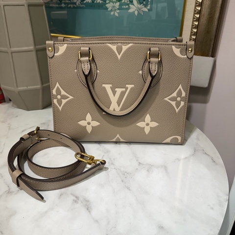 LV 斑鳩灰牛皮壓紋OnTheGoPM金釦手提肩斜背包M45779