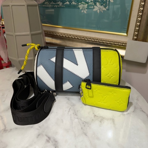 LV 藍牛皮拚黃白牛皮壓紋Polochon銀釦肩斜背包M59927