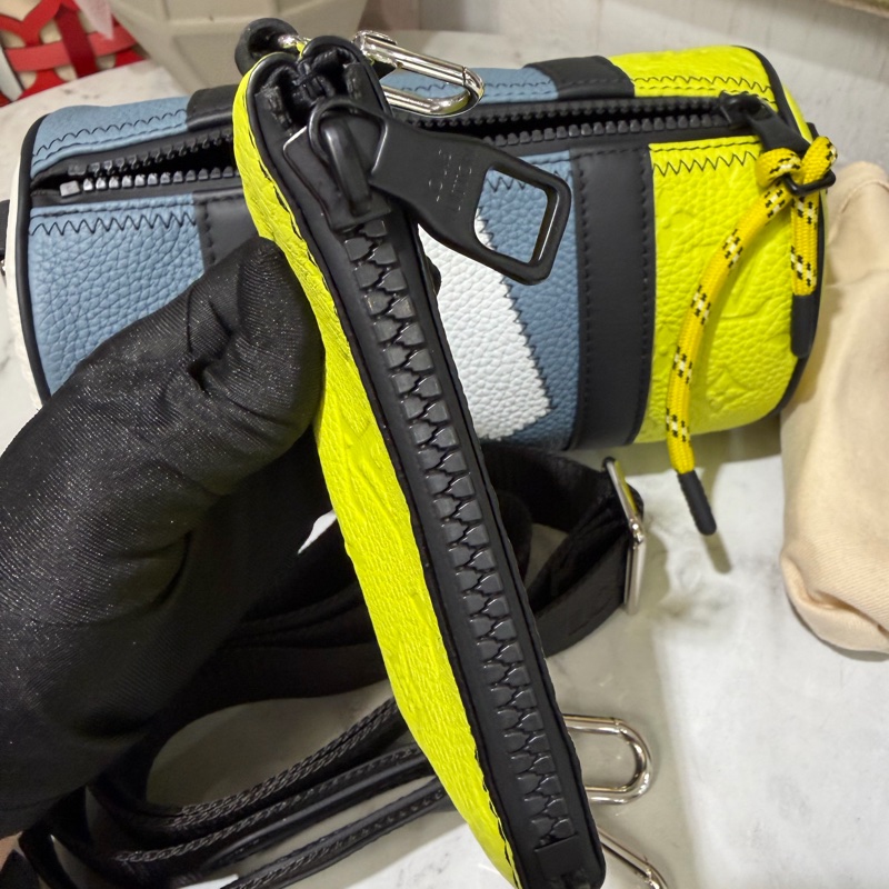 LV 藍牛皮拚黃白牛皮壓紋Polochon銀釦肩斜背包M59927-8