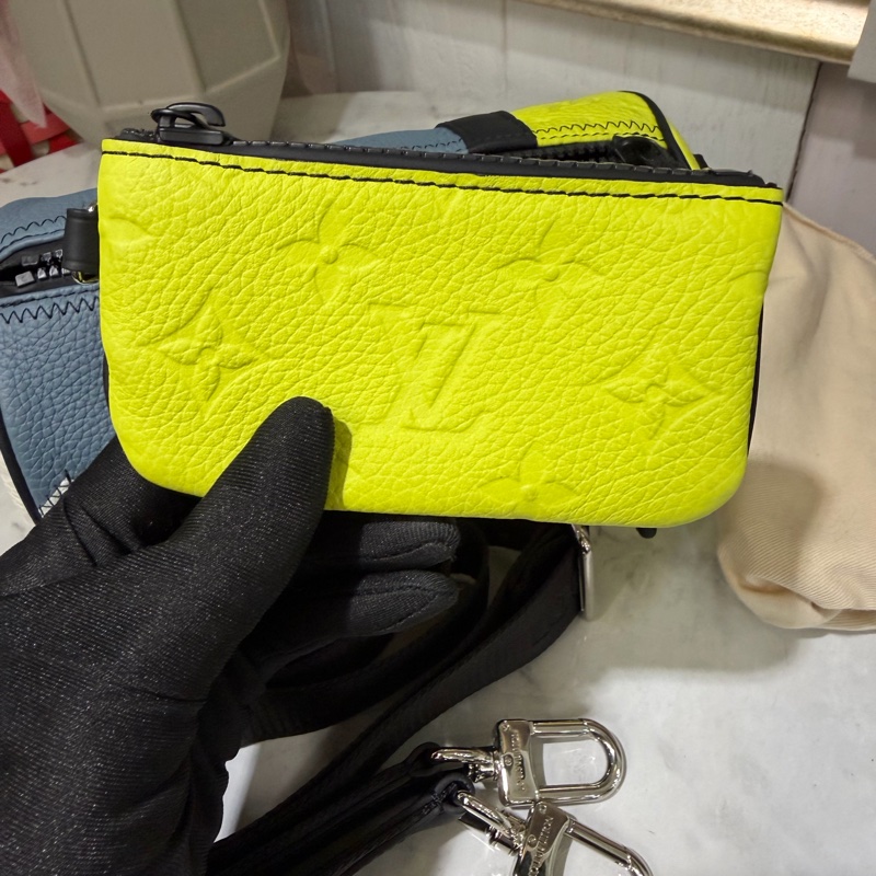 LV 藍牛皮拚黃白牛皮壓紋Polochon銀釦肩斜背包M59927-9