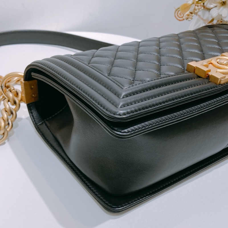 TW4584 CHANEL 香奈兒中號經典Boy系列鏈帶包包BOY 25CM LAMBSKIN-6