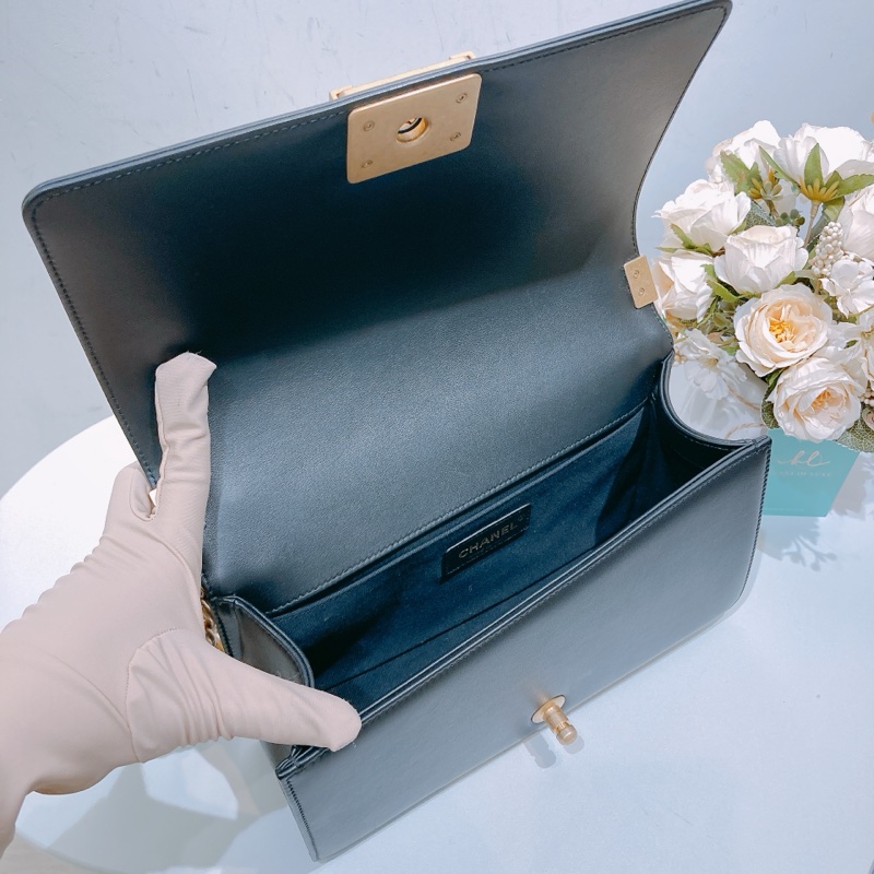 TW4584 CHANEL 香奈兒中號經典Boy系列鏈帶包包BOY 25CM LAMBSKIN-14