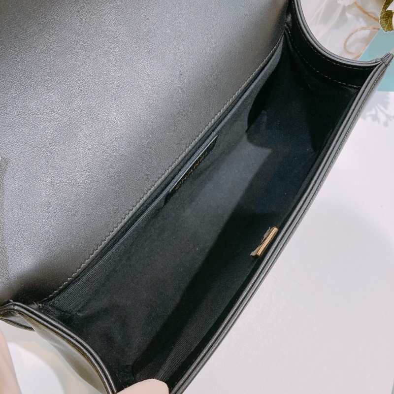 TW4584 CHANEL 香奈兒中號經典Boy系列鏈帶包包BOY 25CM LAMBSKIN-18