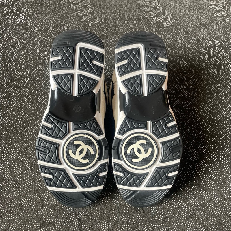 98新 01865 chanel黑白滿印運動鞋37碼無盒-3