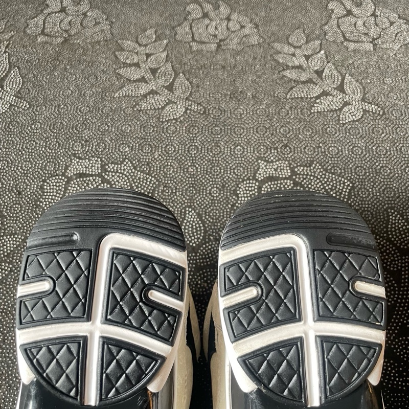 98新 01865 chanel黑白滿印運動鞋37碼無盒-4