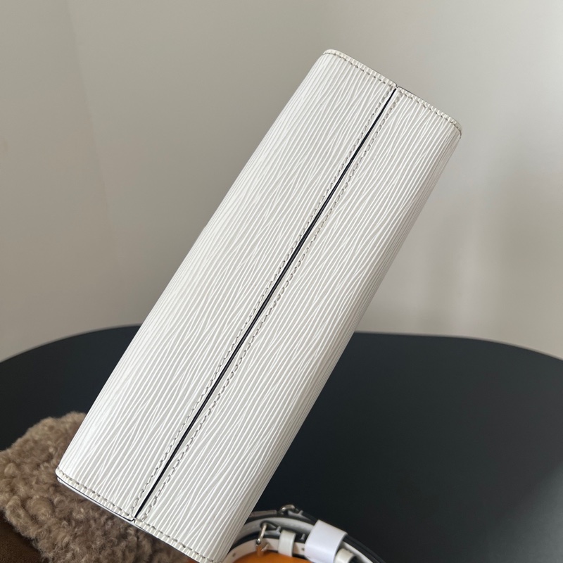 ✨Louis Vuitton Grenelle白色水波紋郵差包 99新🤍-9