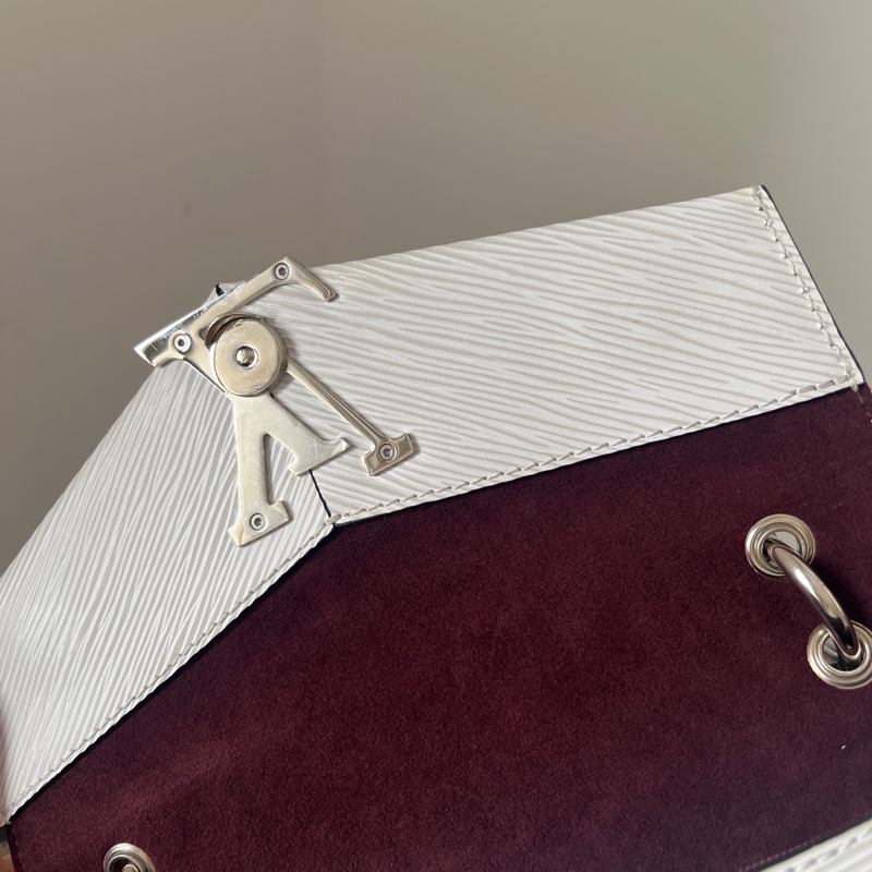 ✨Louis Vuitton Grenelle白色水波紋郵差包 99新🤍-12