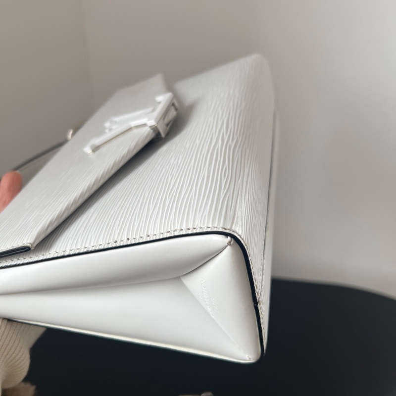 ✨Louis Vuitton Grenelle白色水波紋郵差包 99新🤍-13
