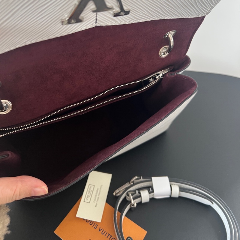 ✨Louis Vuitton Grenelle白色水波紋郵差包 99新🤍-15