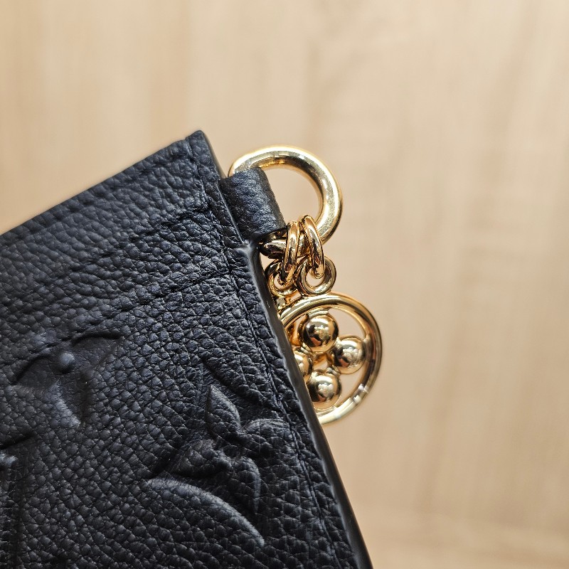 [未使用品項新❣️] LV黑牛皮壓紋Charms名片卡夾-5