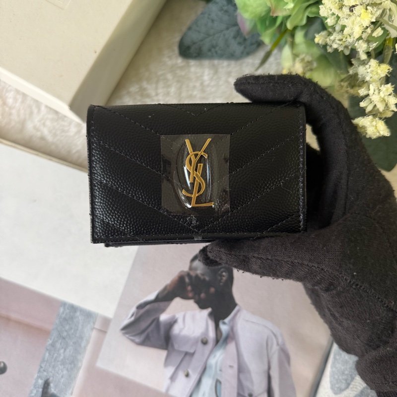 Origami 金字粒紋牛皮雙釦迷你短夾(黑色)-1