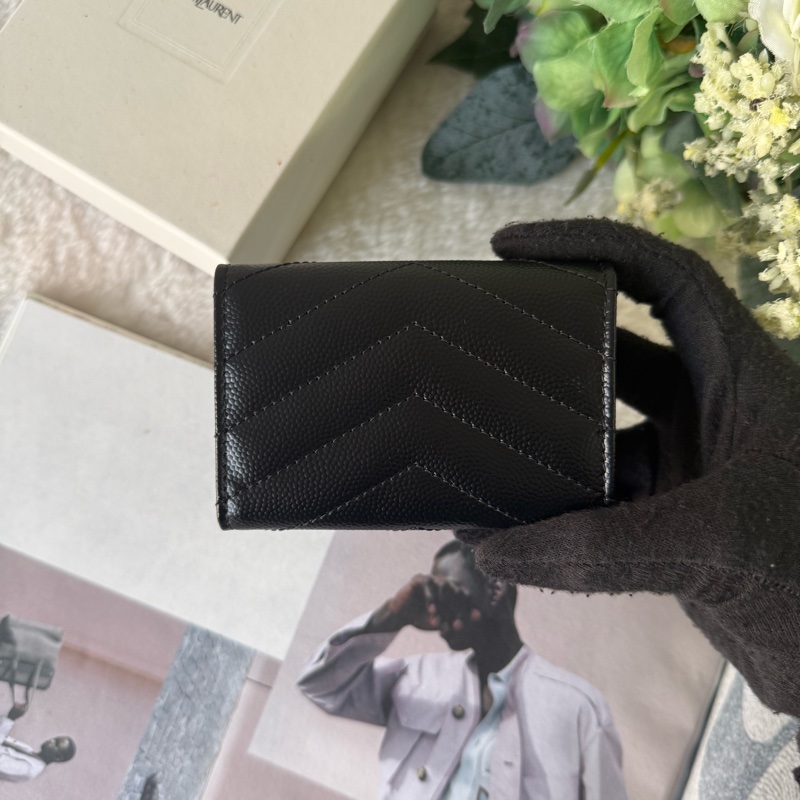 Origami 金字粒紋牛皮雙釦迷你短夾(黑色)-3