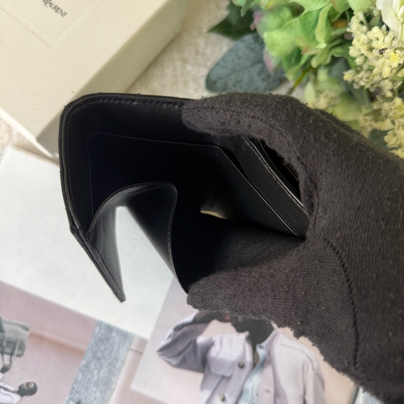 Origami 金字粒紋牛皮雙釦迷你短夾(黑色)-9