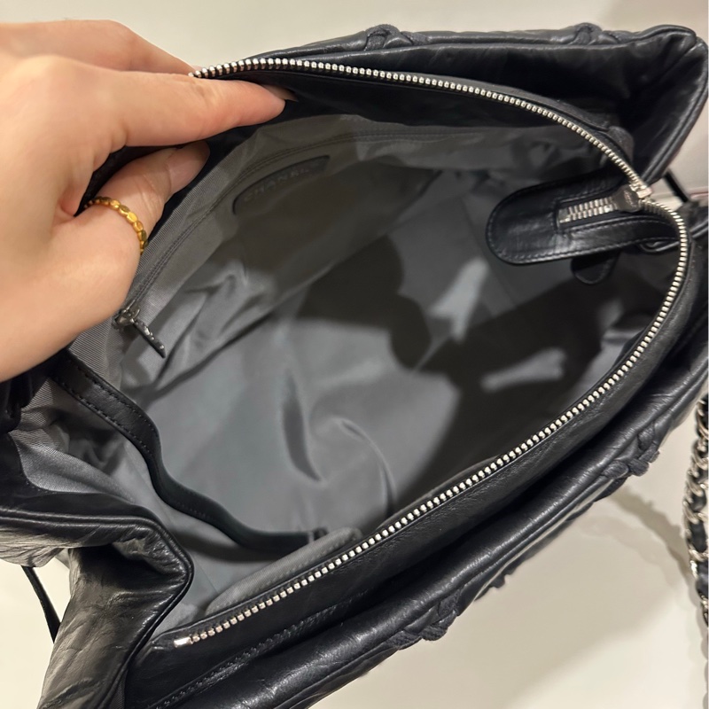Chanel 黑銀油蠟皮外縫線手提tote單肩包 vintage14開 泡芙軟糯手感柔軟-4