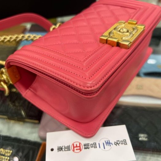 東區正精品㊣CHANEL BOY 20cm A67085 香奈兒桃粉色羊皮霧金釦式翻蓋男孩包斜背包 RA1808-6
