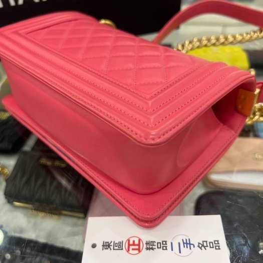 東區正精品㊣CHANEL BOY 20cm A67085 香奈兒桃粉色羊皮霧金釦式翻蓋男孩包斜背包 RA1808-9