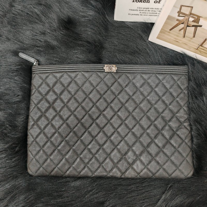 Chanel leboy 黑銀 荔枝牛皮手拿包 22開-0