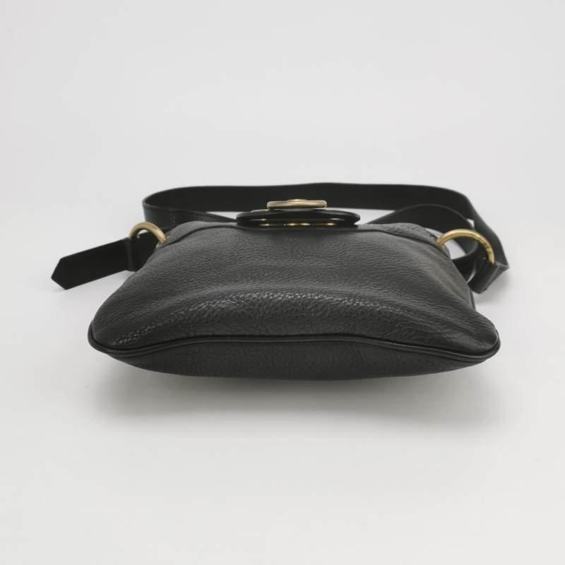 Burberry牛皮純色字母Logo金屬扣斜挎包-5