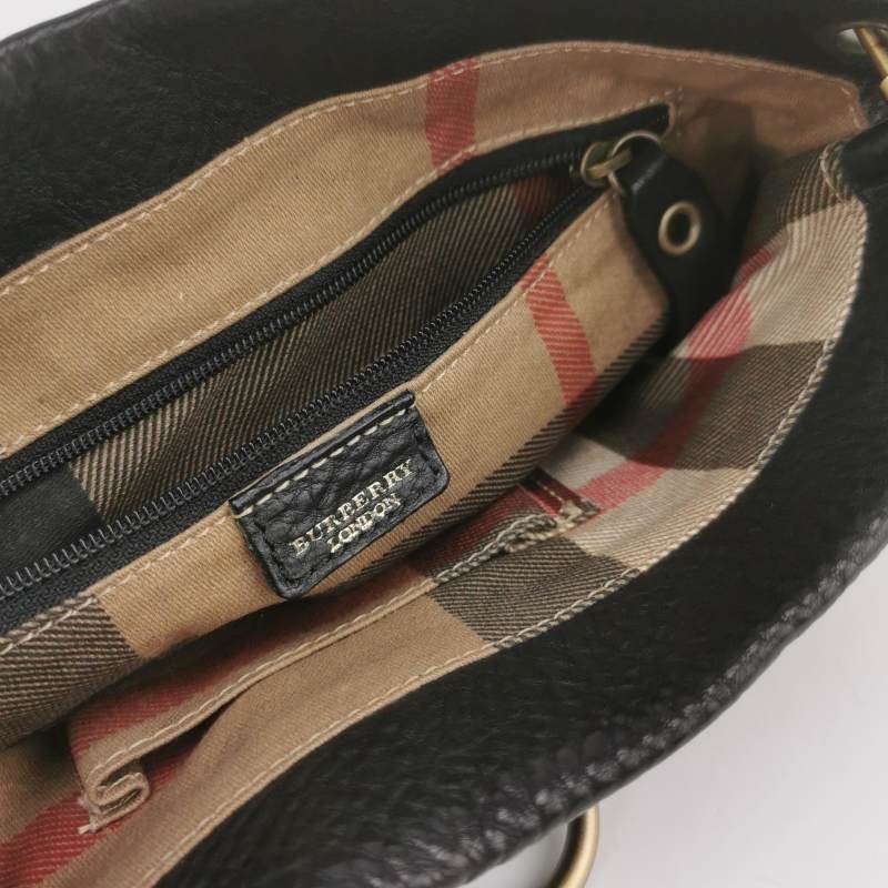 Burberry牛皮純色字母Logo金屬扣斜挎包-7