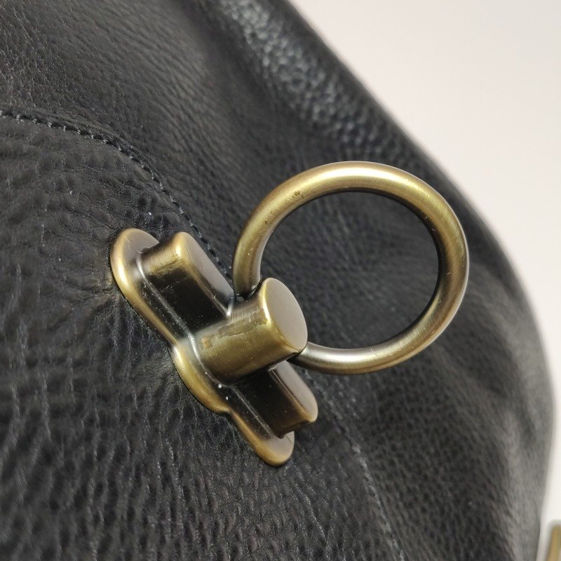 Burberry牛皮純色字母Logo金屬扣斜挎包-13