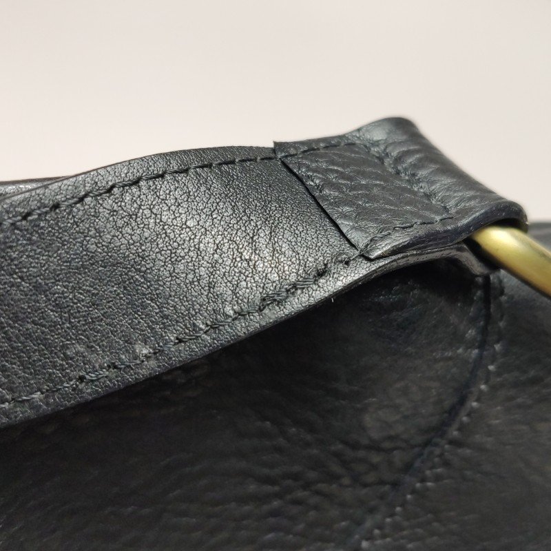 Burberry牛皮純色字母Logo金屬扣斜挎包-15