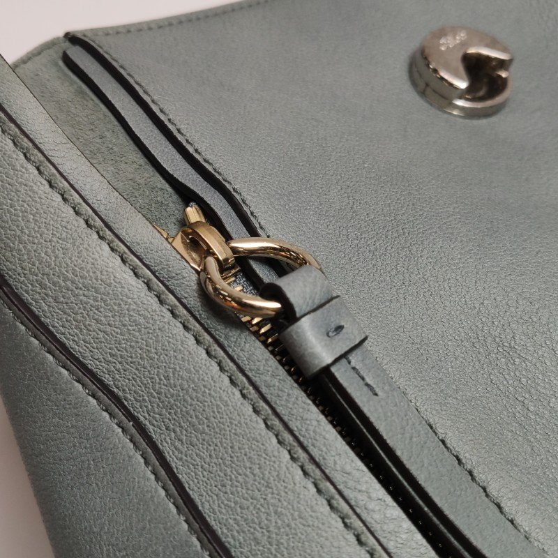 Chloe Faye小號牛皮翻毛皮純色鏈條扣飾斜挎包單肩包-12