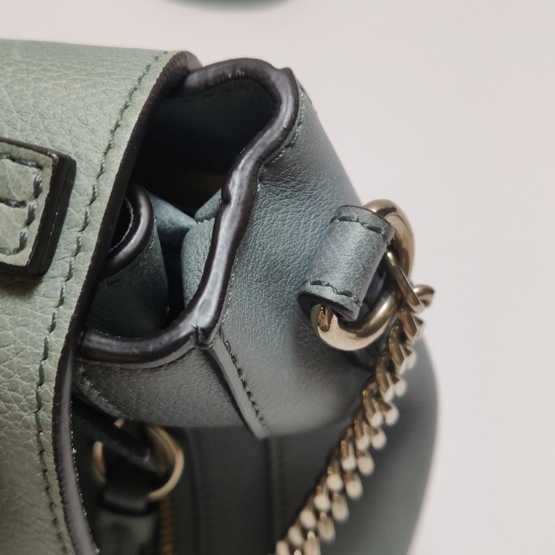 Chloe Faye小號牛皮翻毛皮純色鏈條扣飾斜挎包單肩包-25