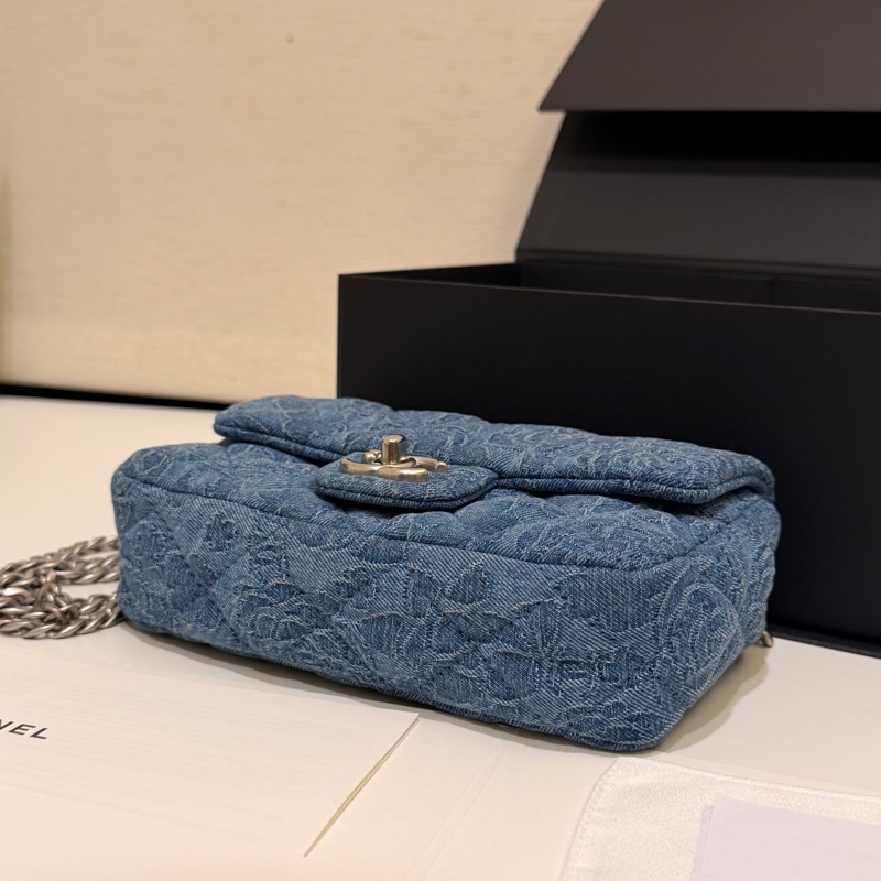 Chanel cf mini 山茶花牛仔 愛心銀扣-11
