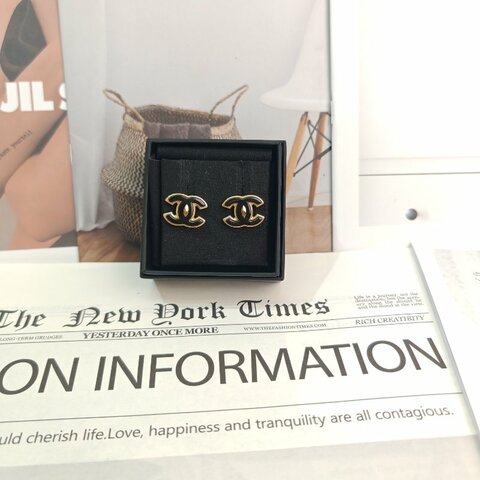 Chanel 黑色立體雙C 耳釘