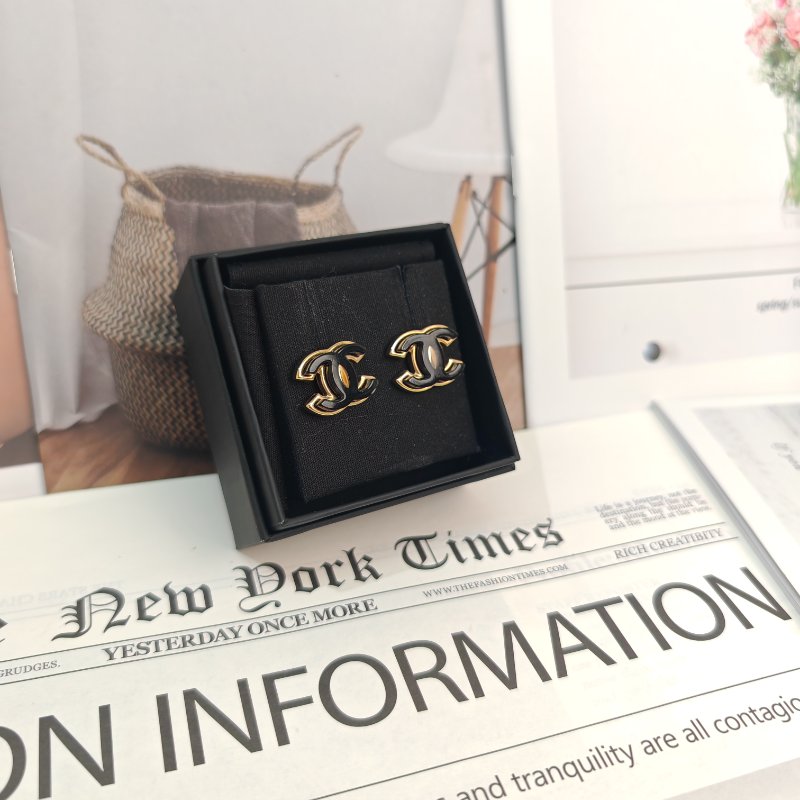 Chanel 黑色立體雙C 耳釘-1