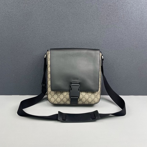 Gucci古馳 老花拼黑色郵差包 尺寸約25*26*5.5cm。