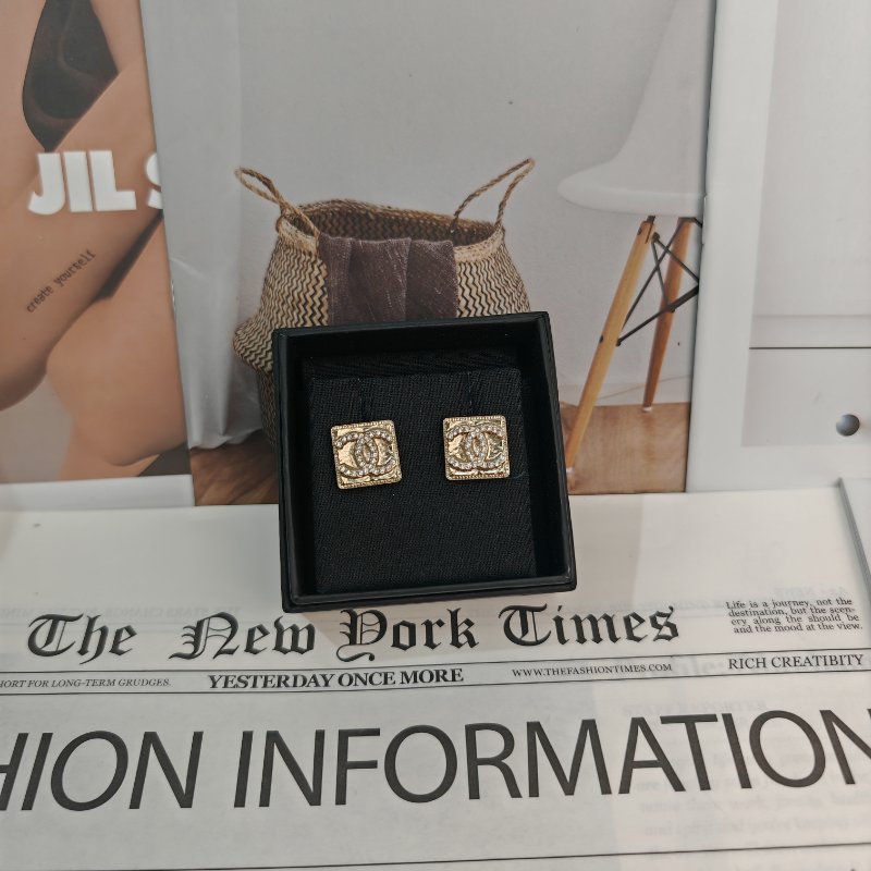 Chanel 雙C 復古金滿鑽方糖耳釘-0