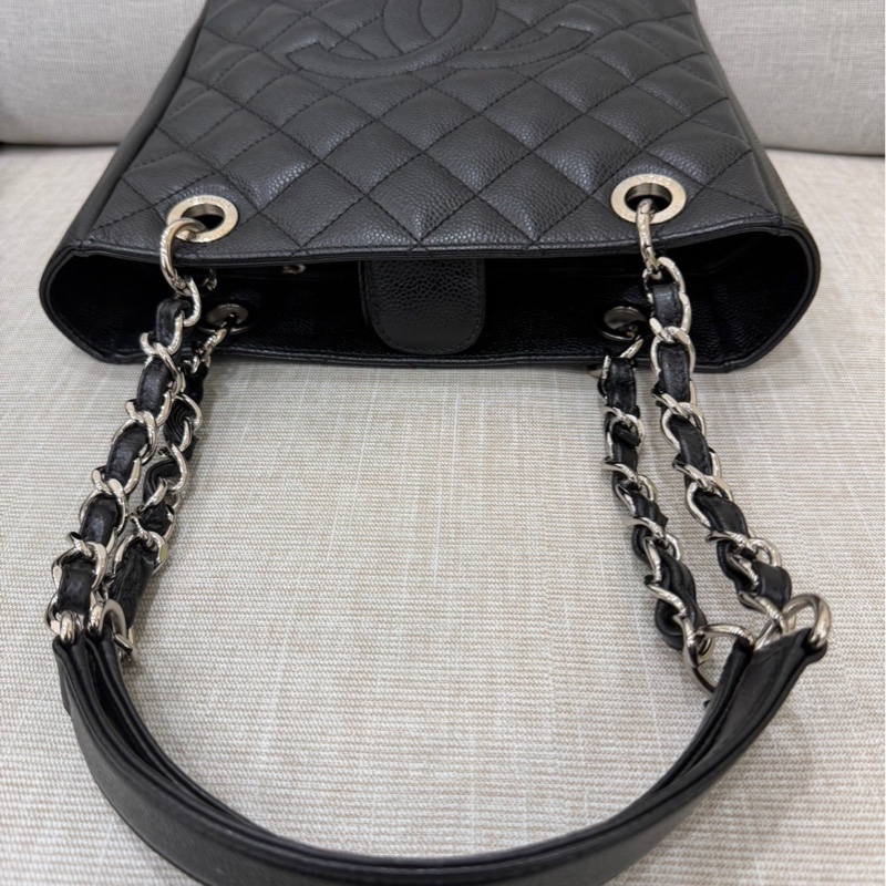 香奈兒 CHANEL PST Petite Shopping Tote CC Logo 荔枝牛皮肩背 托特包 黑銀-14